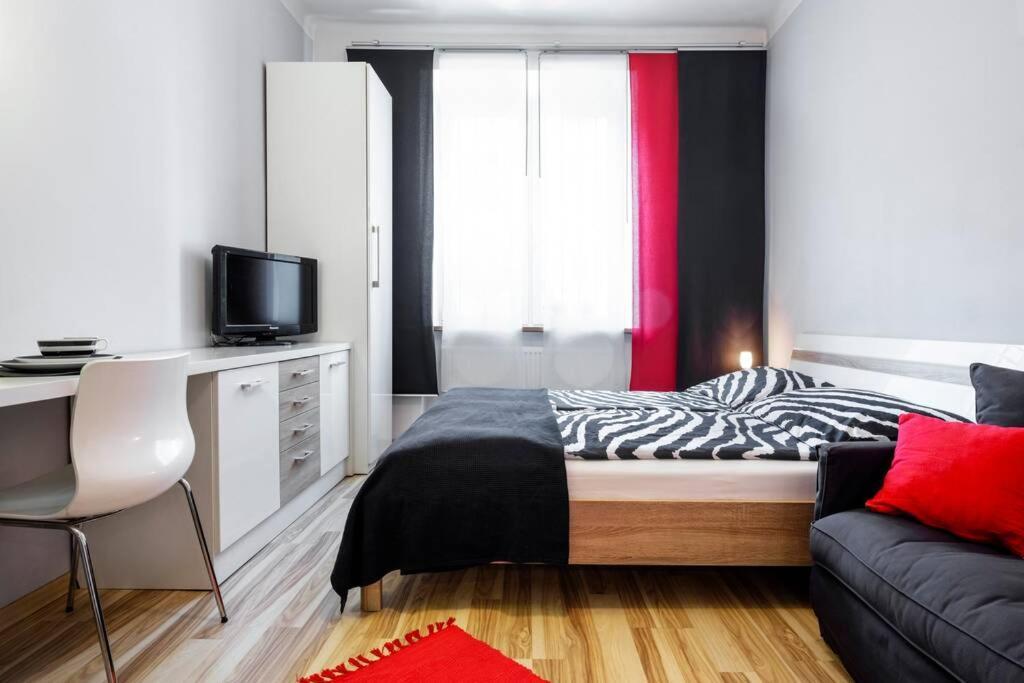 Studio Pomorska , Bezplatny Parking Daire Krasków Dış mekan fotoğraf