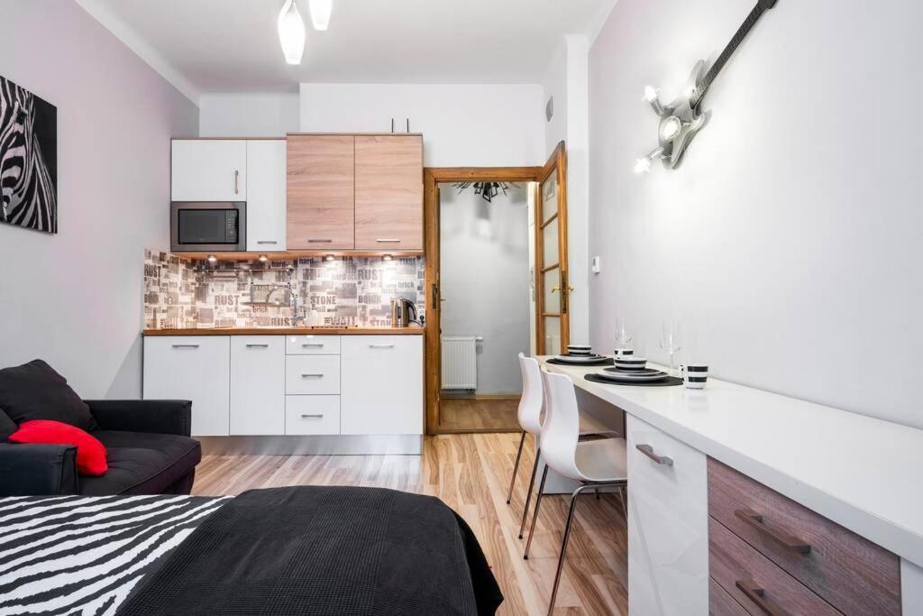 Studio Pomorska , Bezplatny Parking Daire Krasków Dış mekan fotoğraf