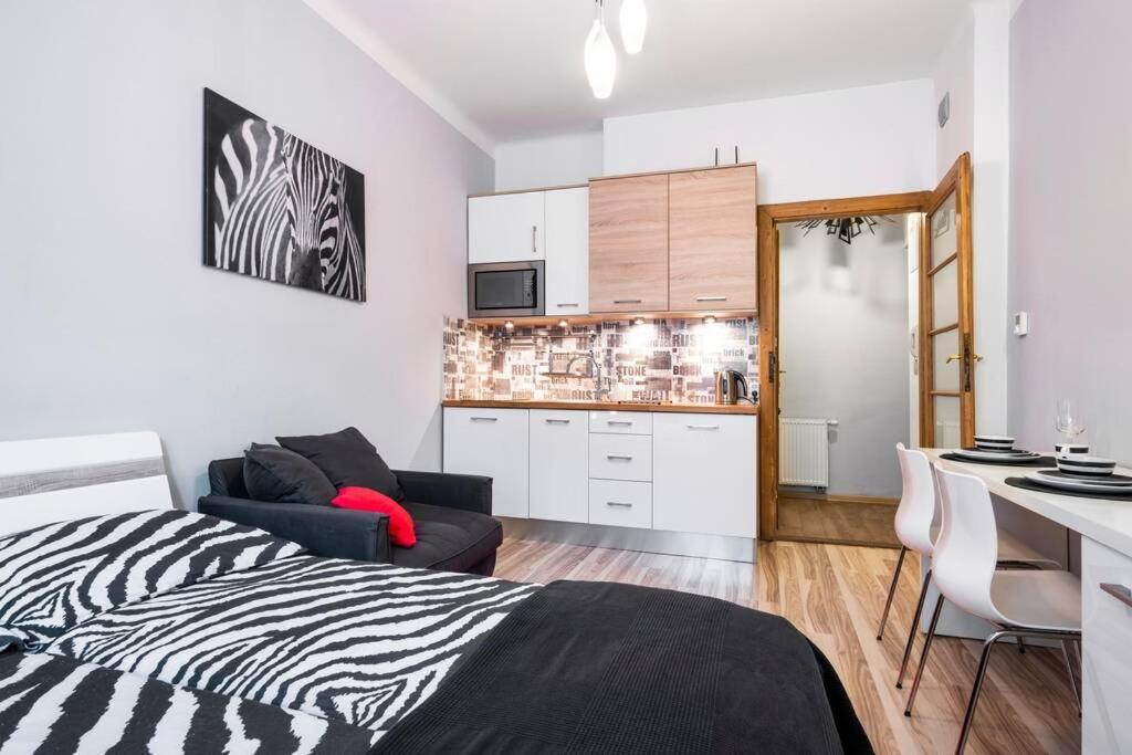 Studio Pomorska , Bezplatny Parking Daire Krasków Dış mekan fotoğraf